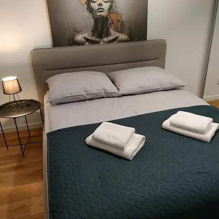 Karoliny 2 Self Check-in, Parking Apartment Rzeszow