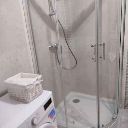 Karoliny 2 Self Check-in, Parking Lejlighed