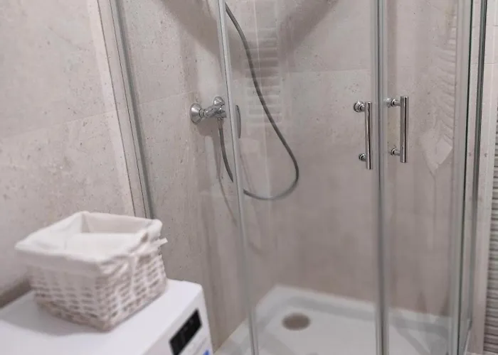 Karoliny 2 Self Check-in, Parking Lägenhet